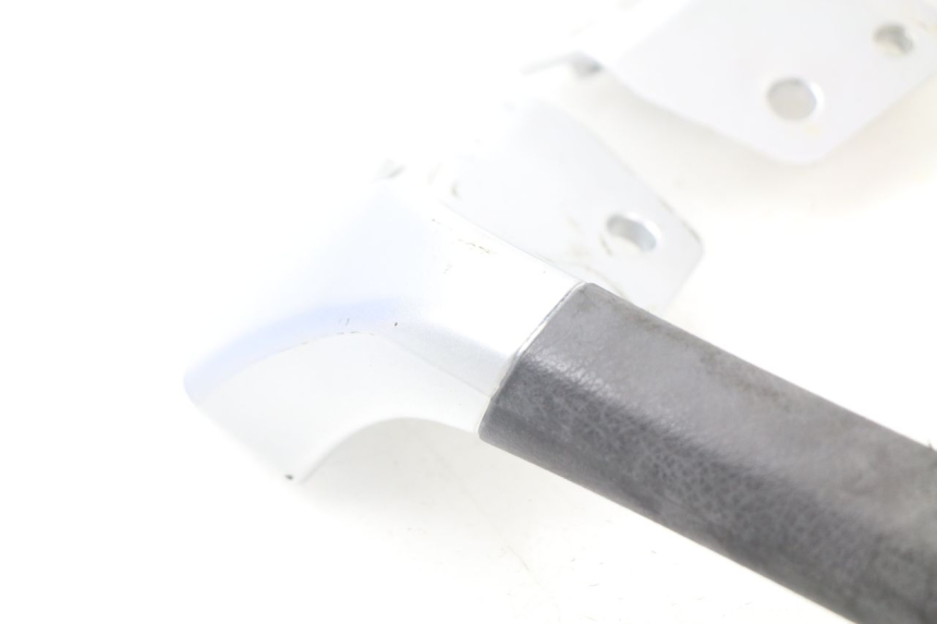 photo de ASIDERO PIAGGIO MP3 LT 300 (2010 - 2016) - Detalles de los puntos de fijación