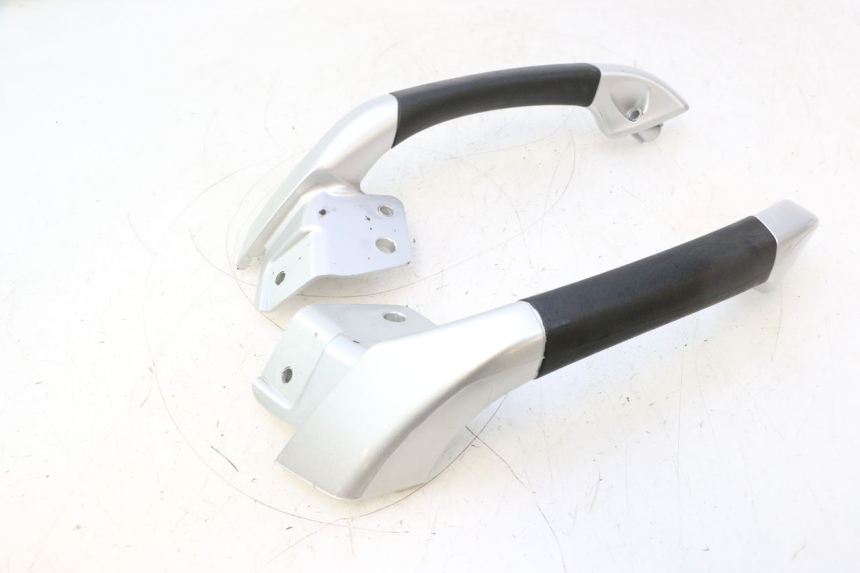 photo de ASIDERO PIAGGIO MP3 LT 300 (2010 - 2016) - Estado de la superficie y material
