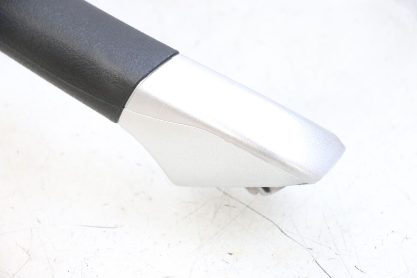 photo de ASIDERO PIAGGIO MP3 RL 250 (2006 - 2010) - Detalles de los puntos de fijación