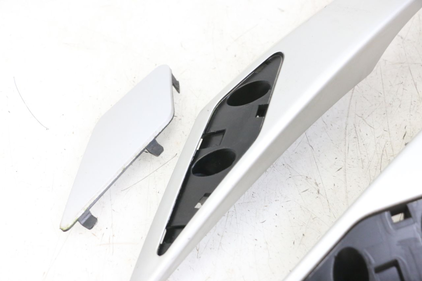 photo de MANILLAR TRASERO PEUGEOT SATELIS 125 (2010 - 2012) - Zoom sobre los componentes