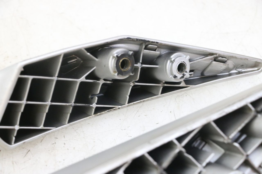 photo de MANILLAR TRASERO PEUGEOT SATELIS 125 (2010 - 2012) - Primer plano técnico