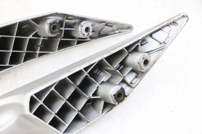 photo de MANILLAR TRASERO PEUGEOT SATELIS 125 (2010 - 2012) - Vista general del producto