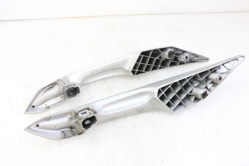 photo de MANILLAR TRASERO PEUGEOT SATELIS 125 (2010 - 2012) - Detalles de los puntos de fijación