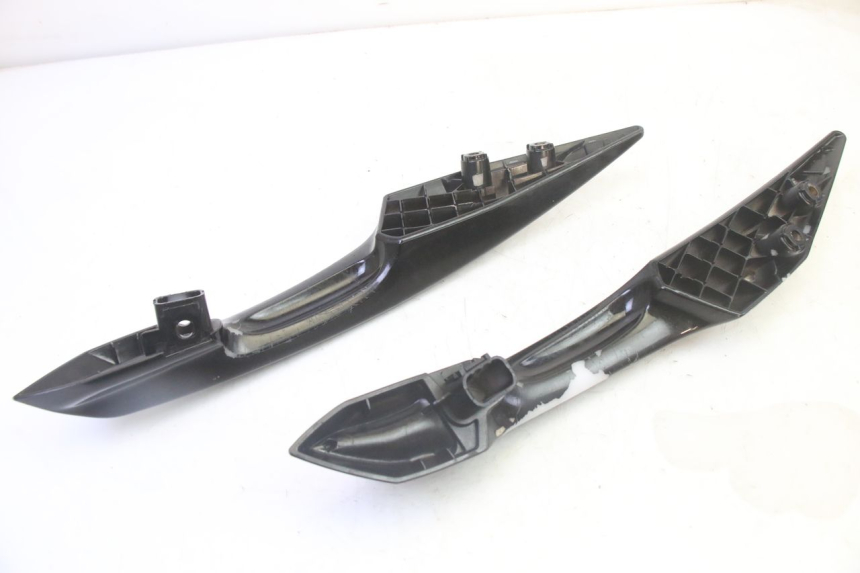 photo de ASIDERO PEUGEOT SATELIS 125 (2013 - 2018) - Detalles de los puntos de fijación