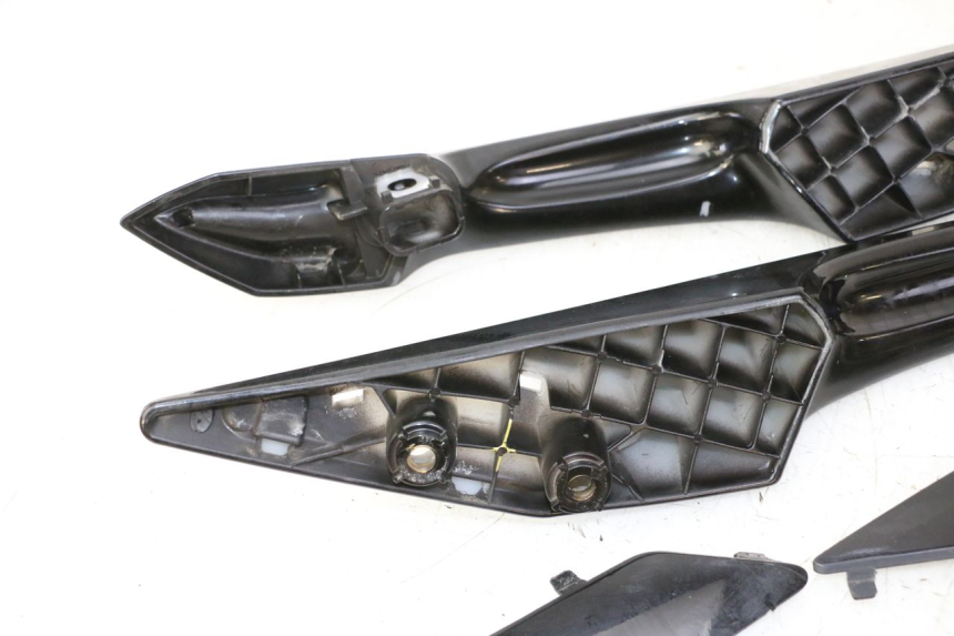 photo de MANILLAR TRASERO PEUGEOT SATELIS 125 (2010 - 2012) - Primer plano técnico