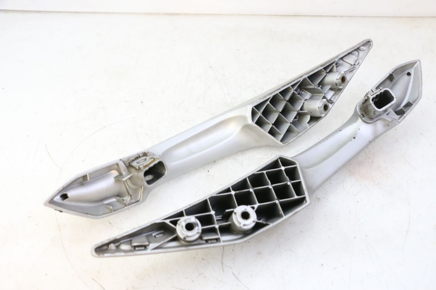 photo de MANILLAR TRASERO PEUGEOT SATELIS 125 (2006 - 2009) - Detalles de los puntos de fijación