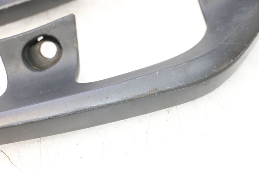 photo de MANIJA TRASERA YAMAHA X-MAX XMAX 125 (2010 - 2013) - Detalles de los puntos de fijación