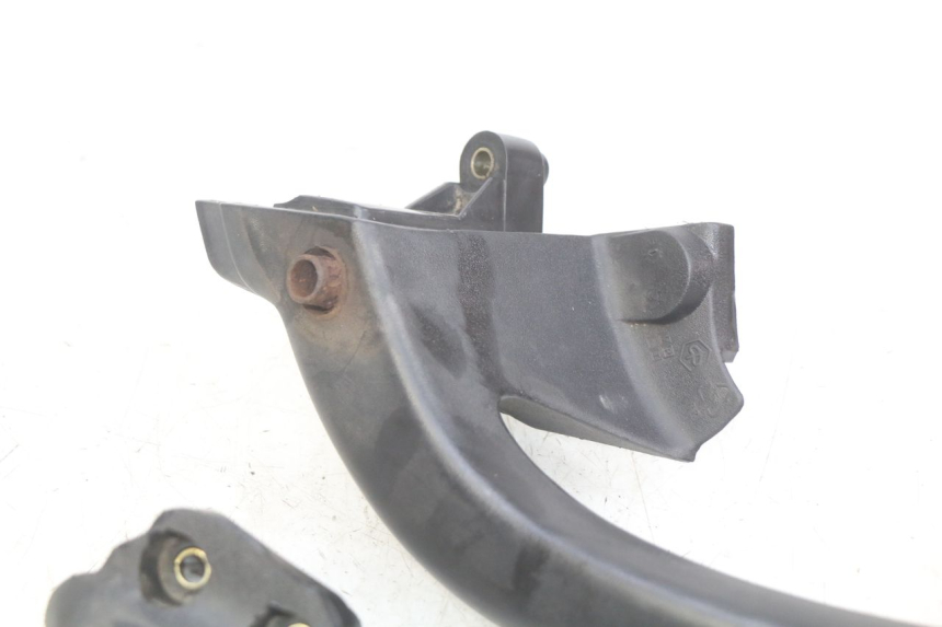 photo de MANIJA TRASERA PIAGGIO X9 EVOLUTION 125 (2003 - 2007) - Detalles de los puntos de fijación
