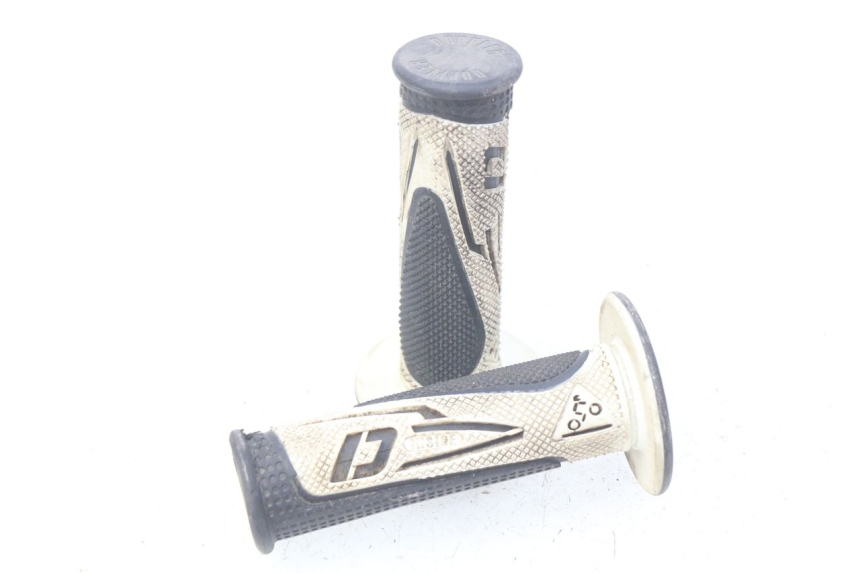 photo de PU MBK BOOSTER SPIRIT NAKED 50 (2004 - 2017) - Otra perspectiva