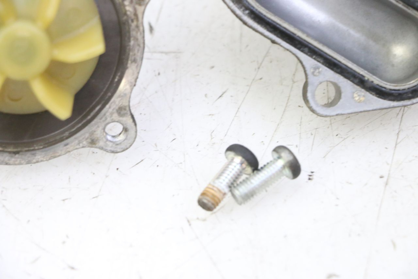 photo de BOMBA DE AGUA SUZUKI BURGMAN 125 (2007 - 2014) - Detalles de los puntos de fijación