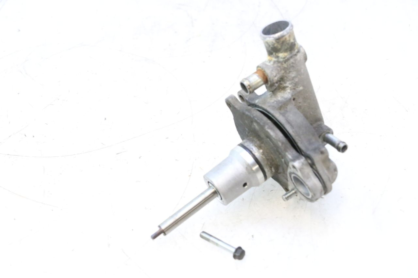 photo de BOMBA AGUA SUZUKI BURGMAN EXECUTIVE ABS 650 (2006 - 2012) - Primer plano técnico