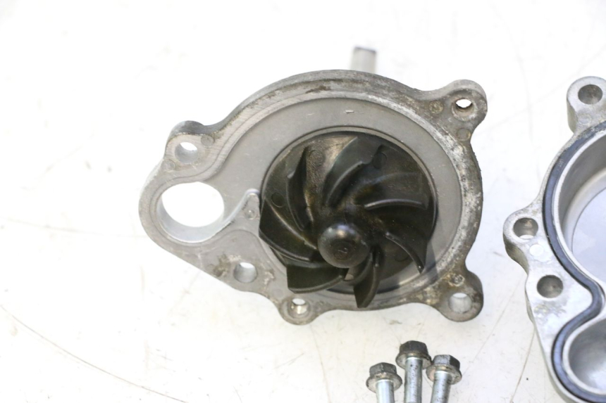 photo de BOMBA AGUA SUZUKI BURGMAN EXECUTIVE ABS 650 (2006 - 2012) - Estado de la superficie y material