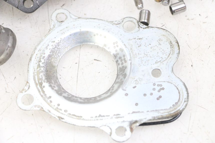 photo de BOMBA AGUA HONDA CB R 1000 (2018 - 2023) - Detalles de los puntos de fijación