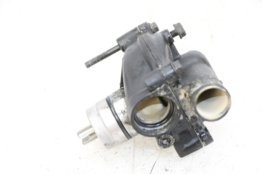 photo de BOMBA AGUA KAWASAKI GTR 1000 (1994 - 2004) - Primer plano técnico