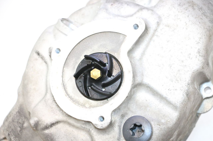 photo de BOMBA AGUA PIAGGIO MP3 LT 300 (2010 - 2016) - Primer plano de alta resolución