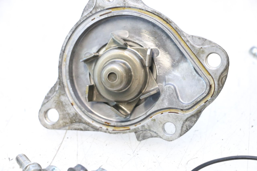 photo de BOMBA AGUA HONDA PCX (JF57/JF64) 125 (2014 - 2018) - Estado de la superficie y material