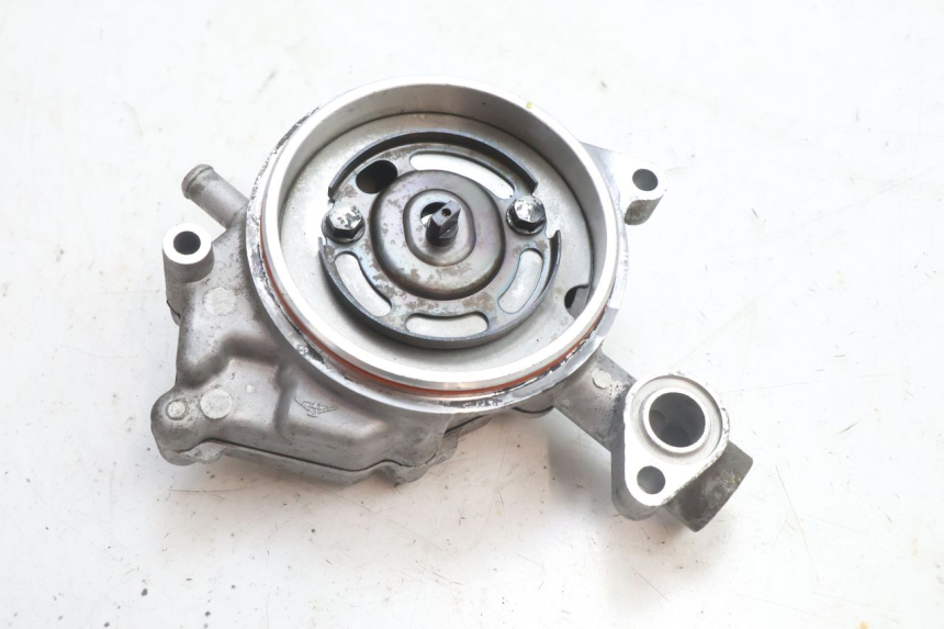 photo de BOMBA AGUA YAMAHA X-MAX XMAX 125 (2010 - 2013) - Detalles de los puntos de fijación