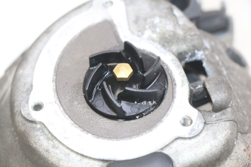 photo de BOMBA AGUA PIAGGIO X8 125 (2004 - 2007) - Estado de la superficie y material