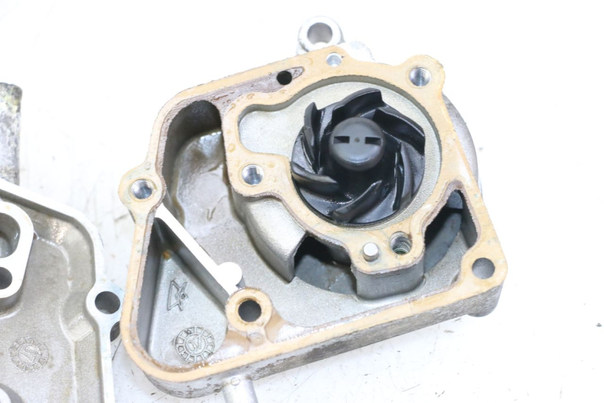 photo de BOMBA AGUA YAMAHA YP MAJESTY 125 (2007 - 2010) - Detalles de los puntos de fijación