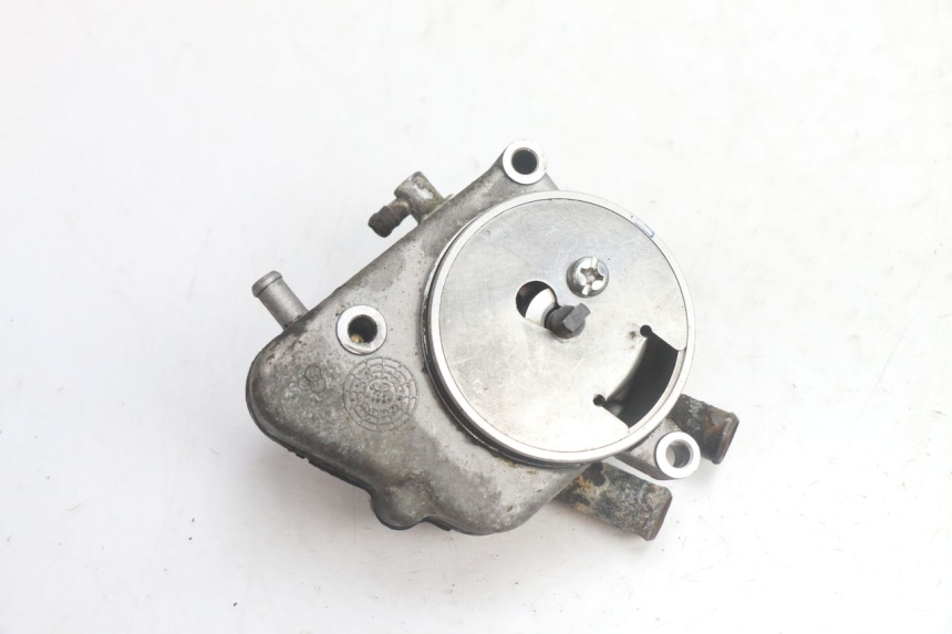photo de BOMBA DE AGUA YAMAHA YP MAJESTY 125 (1998 - 2001) - Primer plano técnico