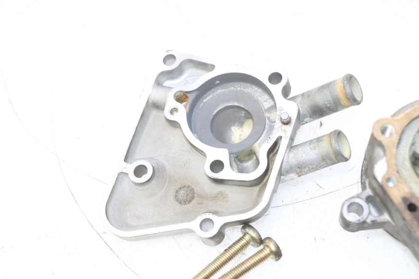 photo de BOMBA AGUA YAMAHA YP MAJESTY 125 (2007 - 2010) - Detalles de los puntos de fijación