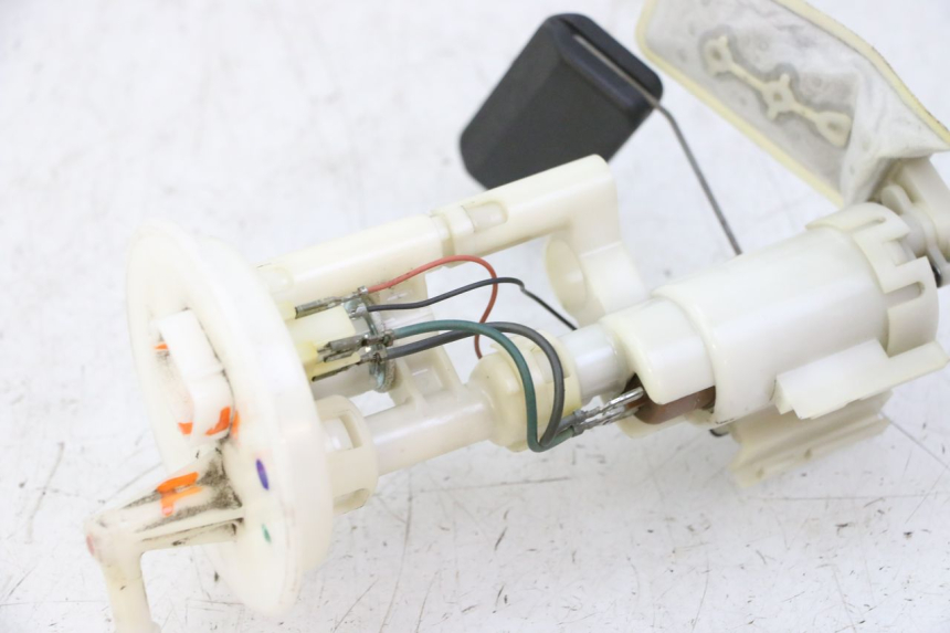 photo de BOMBA DE COMBUSTIBLE SUZUKI BURGMAN 125 (2007 - 2014) - Estado de la superficie y material