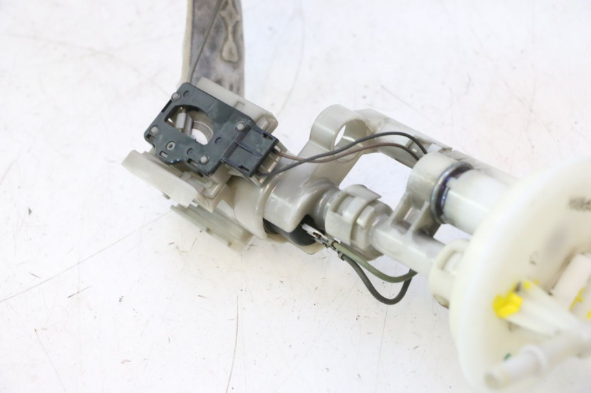 photo de BOMBA DE COMBUSTIBLE SUZUKI BURGMAN 125 (2007 - 2014) - Otra perspectiva