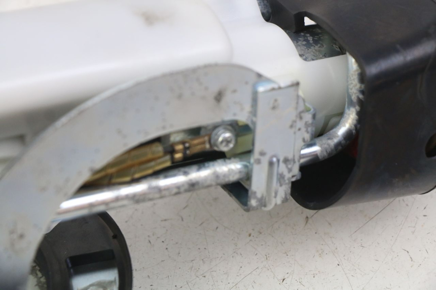 photo de BOMBA DE COMBUSTIBLE HONDA CB R 1000 (2018 - 2023) - Otra perspectiva