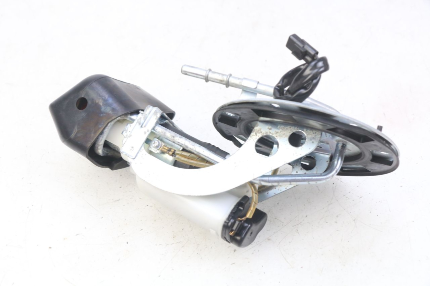 photo de BOMBA DE COMBUSTIBLE HONDA CB R 1000 (2018 - 2023) - Estado de la superficie y material
