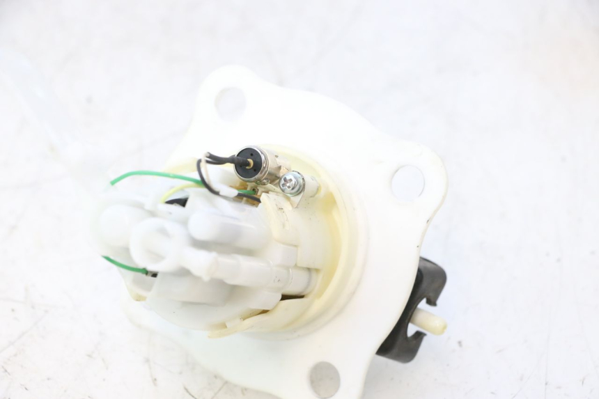 photo de BOMBA GASOLINA HONDA CRF CR-F 125 (2020 - 2021) - Primer plano técnico