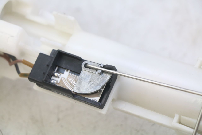 photo de BOMBA DE COMBUSTIBLE KYMCO DOWNTOWN ABS 125 (2015 - 2017) - Detalles de los puntos de fijación