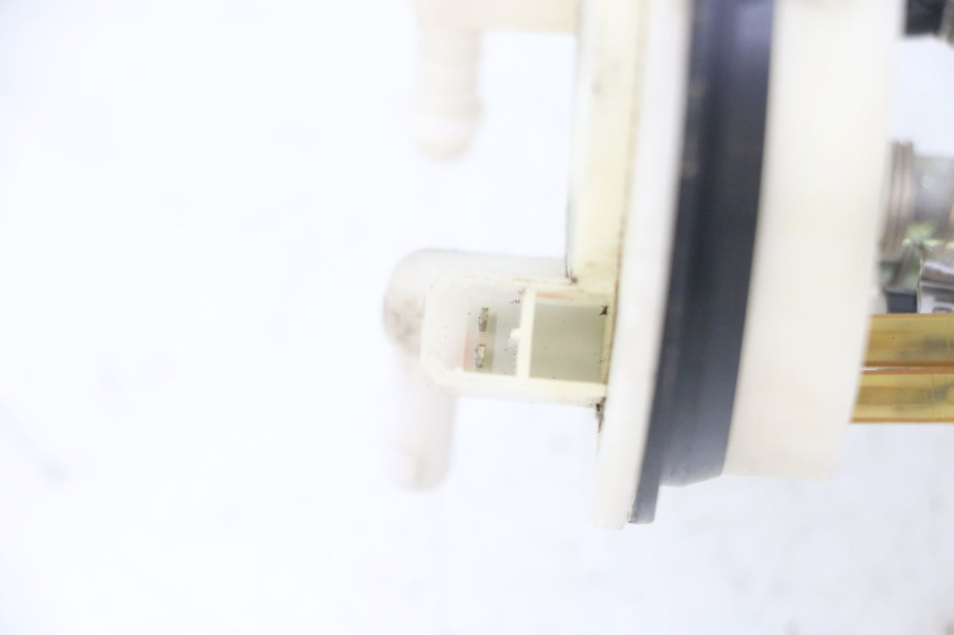 photo de BOMBA GASOLINA PEUGEOT ELYSTAR 125 (2002 - 2007) - Zoom sobre los componentes