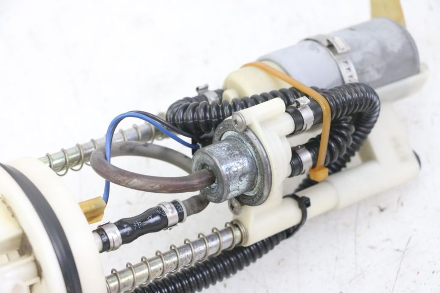 photo de BOMBA GASOLINA PEUGEOT ELYSTAR 125 (2002 - 2007) - Otra perspectiva