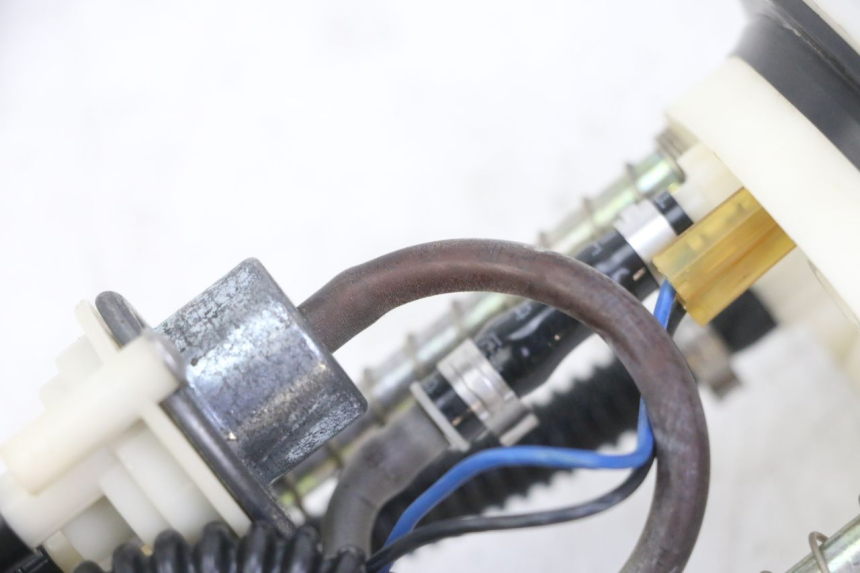 photo de BOMBA GASOLINA PEUGEOT ELYSTAR 125 (2002 - 2007) - Detalles de los puntos de fijación