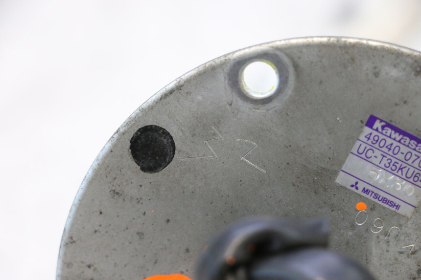 photo de BOMBA GASOLINA KAWASAKI ER-6 ER6 F ABS 650 (2012 - 2016) - Detalles de los puntos de fijación