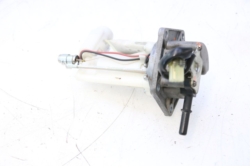 photo de BOMBA GASOLINA KAWASAKI ER-6 ER6 N 650 (2005 - 2009) - Primer plano técnico