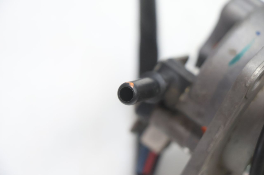 photo de BOMBA GASOLINA KAWASAKI ER-6 ER6 N 650 (2005 - 2009) - Detalles de los puntos de fijación