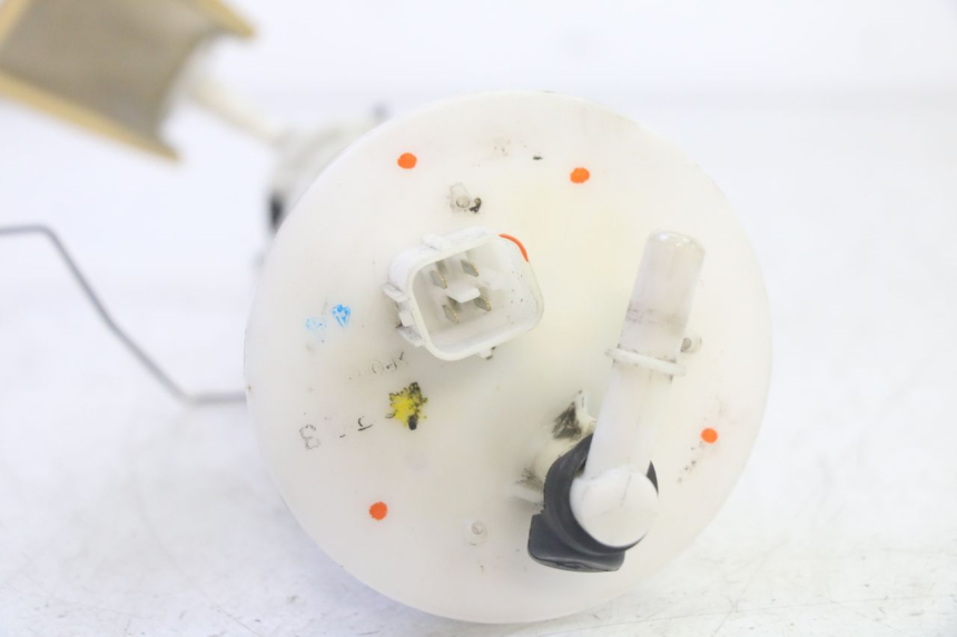 photo de BOMBA DE COMBUSTIBLE HONDA FES S-WING SWING ABS 125 (2007 - 2015) - Primer plano técnico