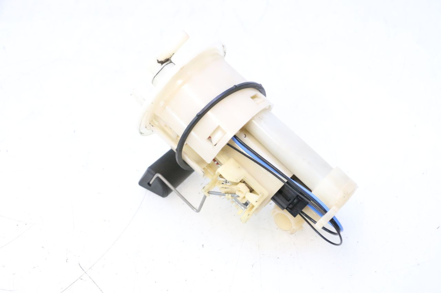 photo de BOMBA GASOLINA YAMAHA FJR 1300 (2001 - 2005) - Primer plano técnico