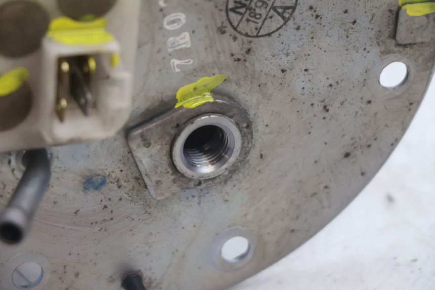 photo de BOMBA GASOLINA HONDA FJS SILVER WING SILVERWING 400 (2005 - 2008) - Estado de la superficie y material