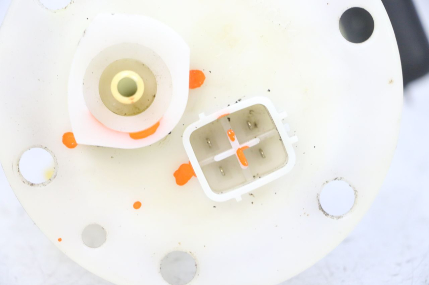 photo de BOMBA GASOLINA MBK FLAME X 125 (2007 - 2016) - Zoom sobre los componentes