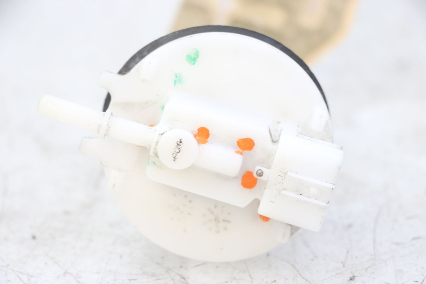 photo de BOMBA GASOLINA HONDA FORZA ABS 300 (2013 - 2017) - Estado de la superficie y material