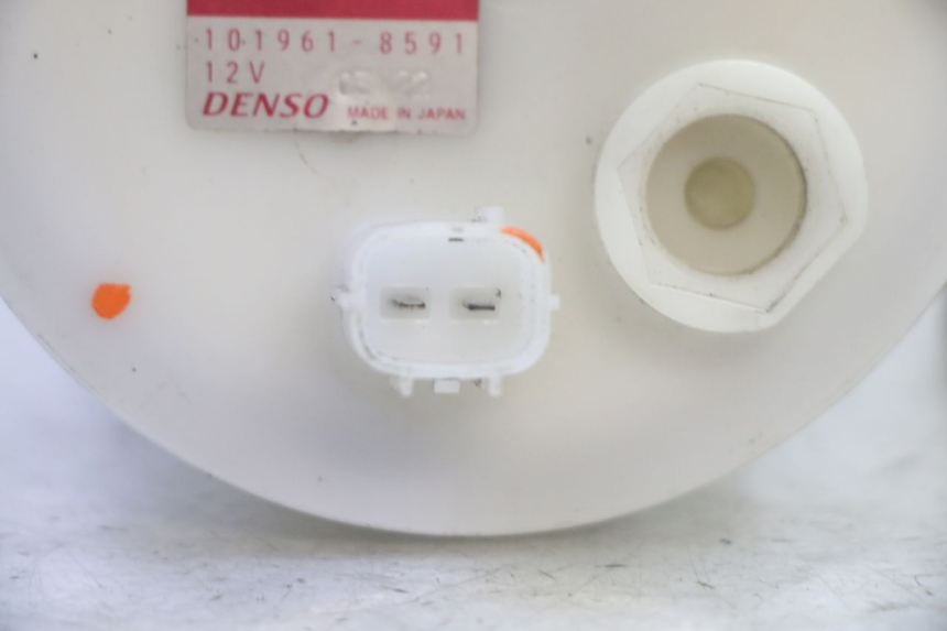 photo de BOMBA GASOLINA YAMAHA FZ6 N FAZER 600 (2004 - 2006) - Detalles de los puntos de fijación