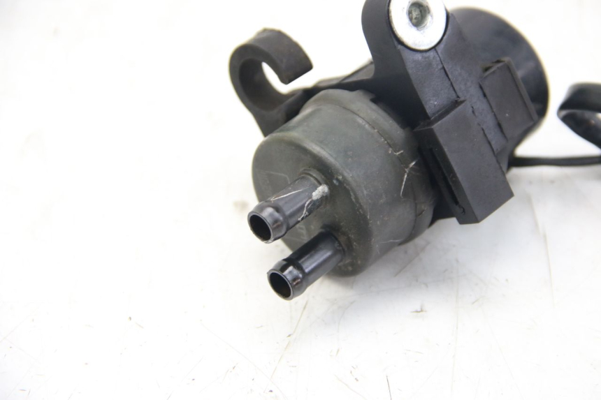 photo de BOMBA DE COMBUSTIBLE YAMAHA FZS FAZER 600 (2001 - 2003) - Primer plano técnico
