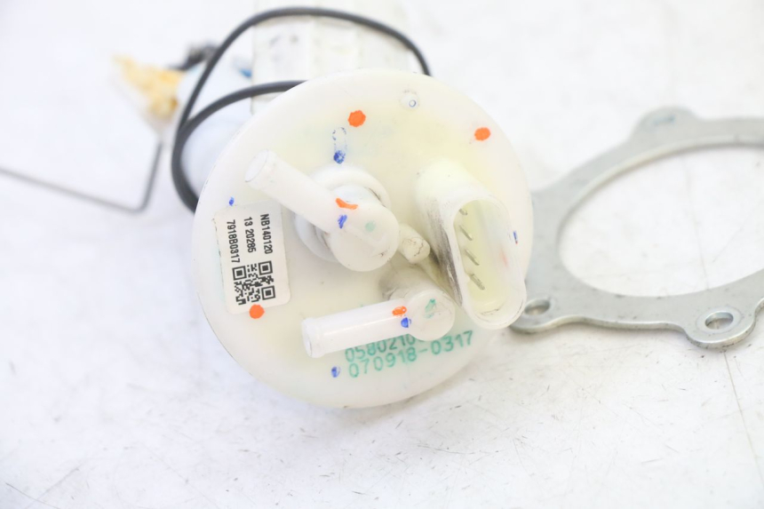 photo de BOMBA GASOLINA BMW G310 R 310 (2016 - 2020) - Primer plano técnico