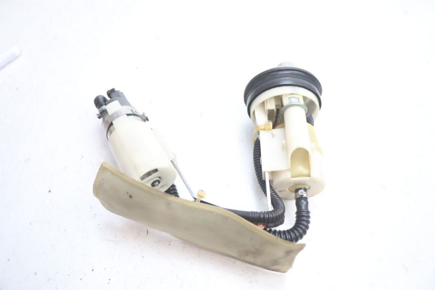 photo de BOMBA DE COMBUSTIBLE GILERA GP 800 (2007 - 2013) - Otra perspectiva
