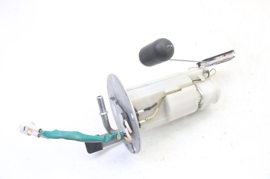 photo de BOMBA GASOLINA SUZUKI GSR 750 (2011 - 2017) - Otra perspectiva