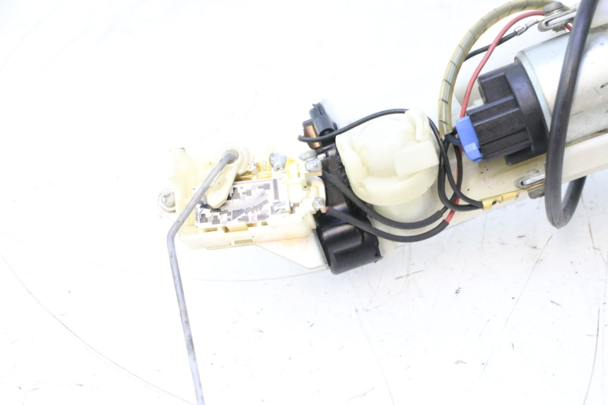 photo de BOMBA GASOLINA SUZUKI GSR 600 (2005 - 2012) - Otra vista del artículo