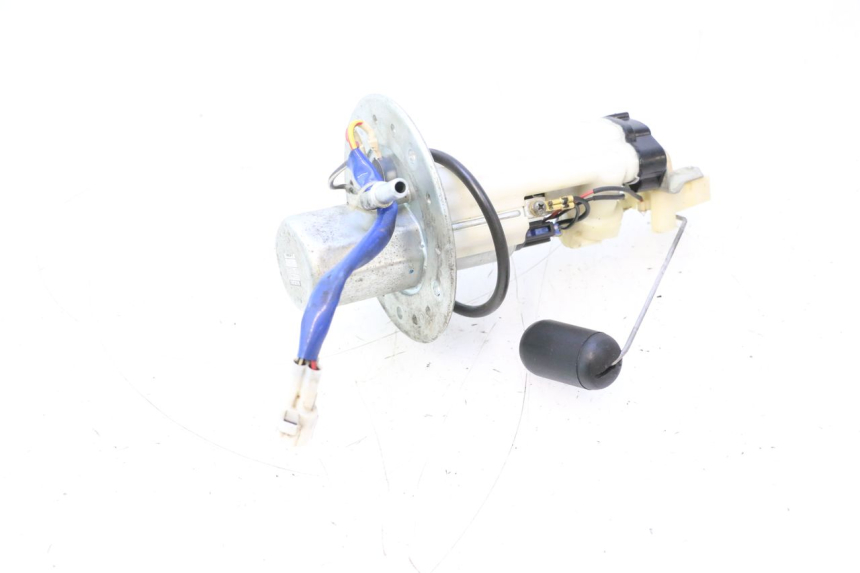 photo de BOMBA GASOLINA SUZUKI GSR 600 (2005 - 2012) - Detalles de los puntos de fijación