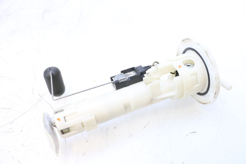 photo de BOMBA GASOLINA SYM GTS EVO 125 (2009 - 2013) - Primer plano técnico